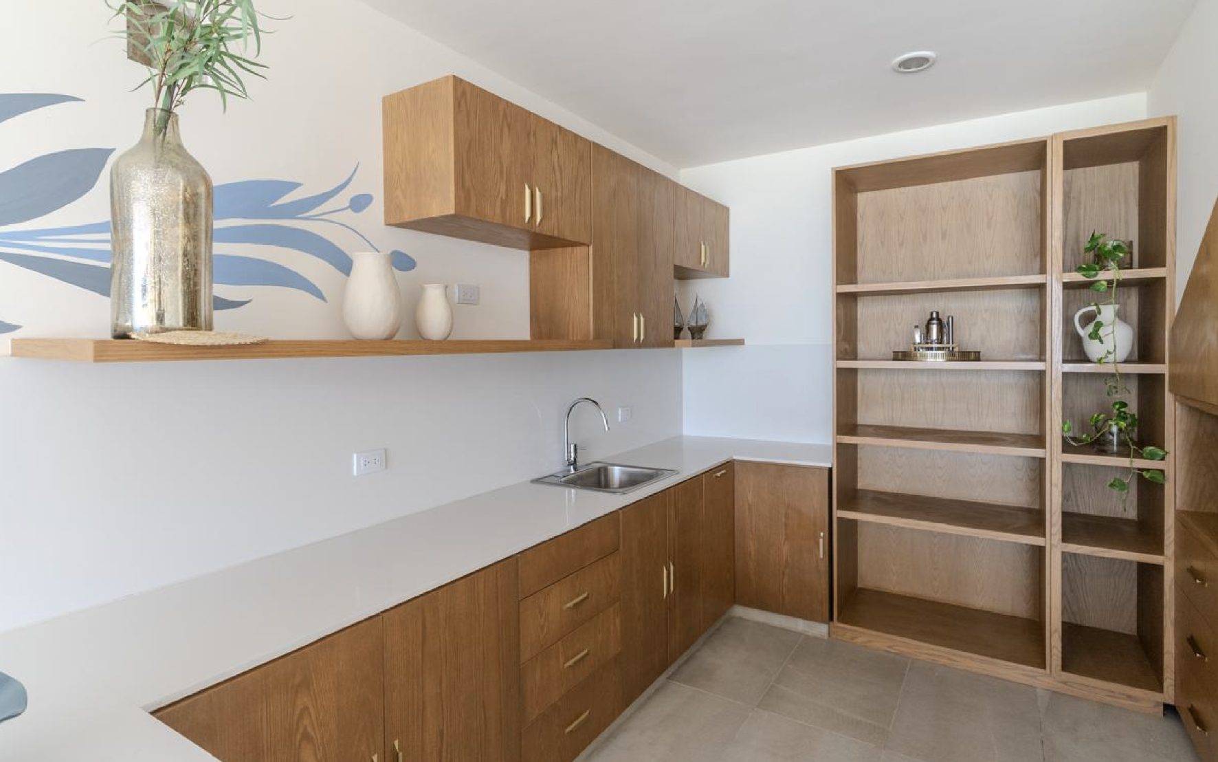 Cocina moderna con acabados de madera